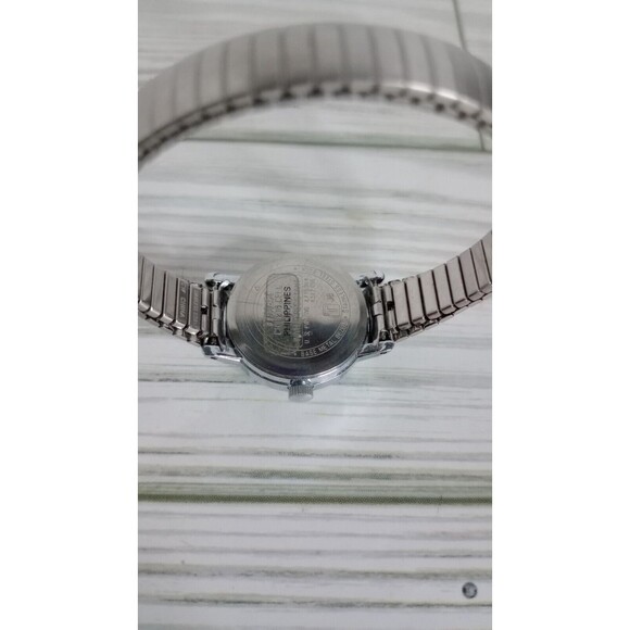 Timex Silver Toned Indglo Stretch Band Watch Tested - Picture 7 of 7